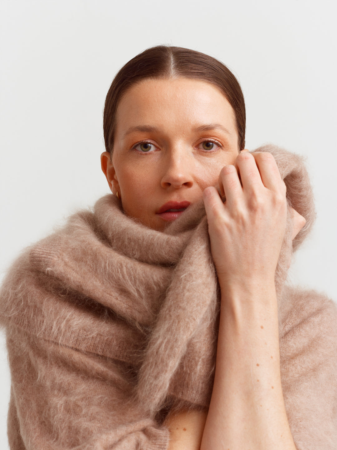 Chamonix scarf in mushroom brushed cashmere, wrapped around the shoulders and neck