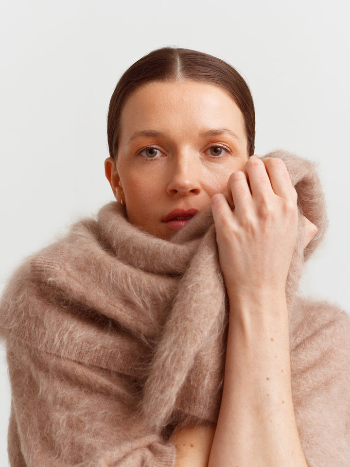 Chamonix scarf in mushroom brushed cashmere, wrapped around the shoulders and neck